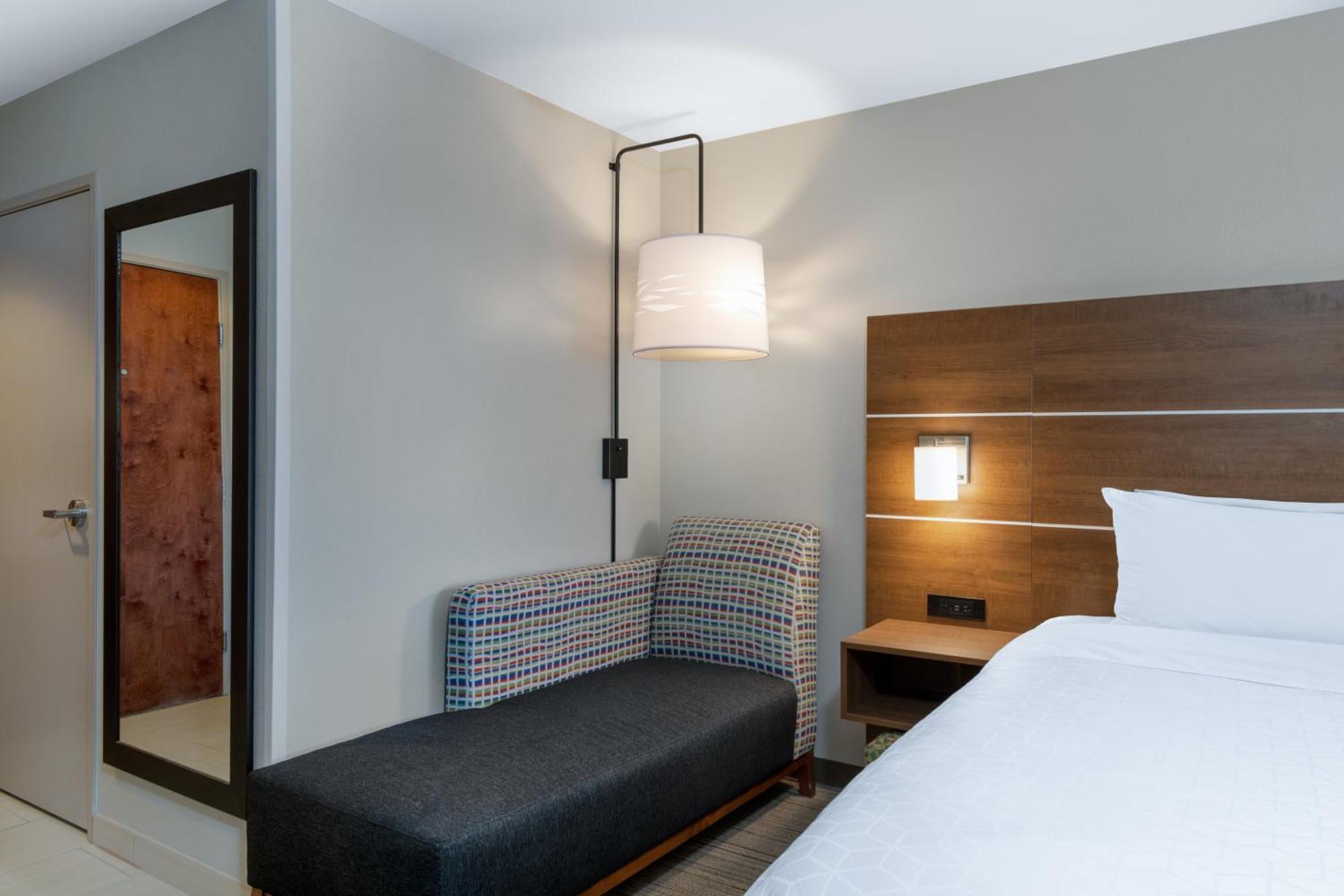 Holiday Inn Express & Suites Colorado Springs-Airport By Ihg Exterior foto